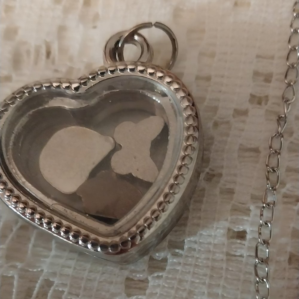 2779 Camping, Butterfly and Cupcake Theme Locket With a 10" Chain. New - Picture 5 of 5